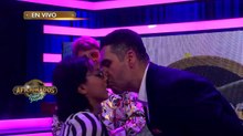 Pollo hace la campechana del amor