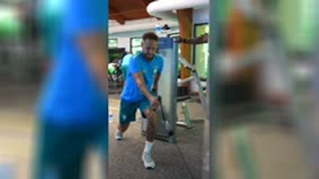 Brésil - Neymar s'entraîne en salle avec ses coéquipiers