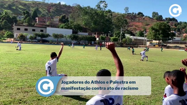 Jogadores do Athlos e Palestra em manifestação contra ato de racismo