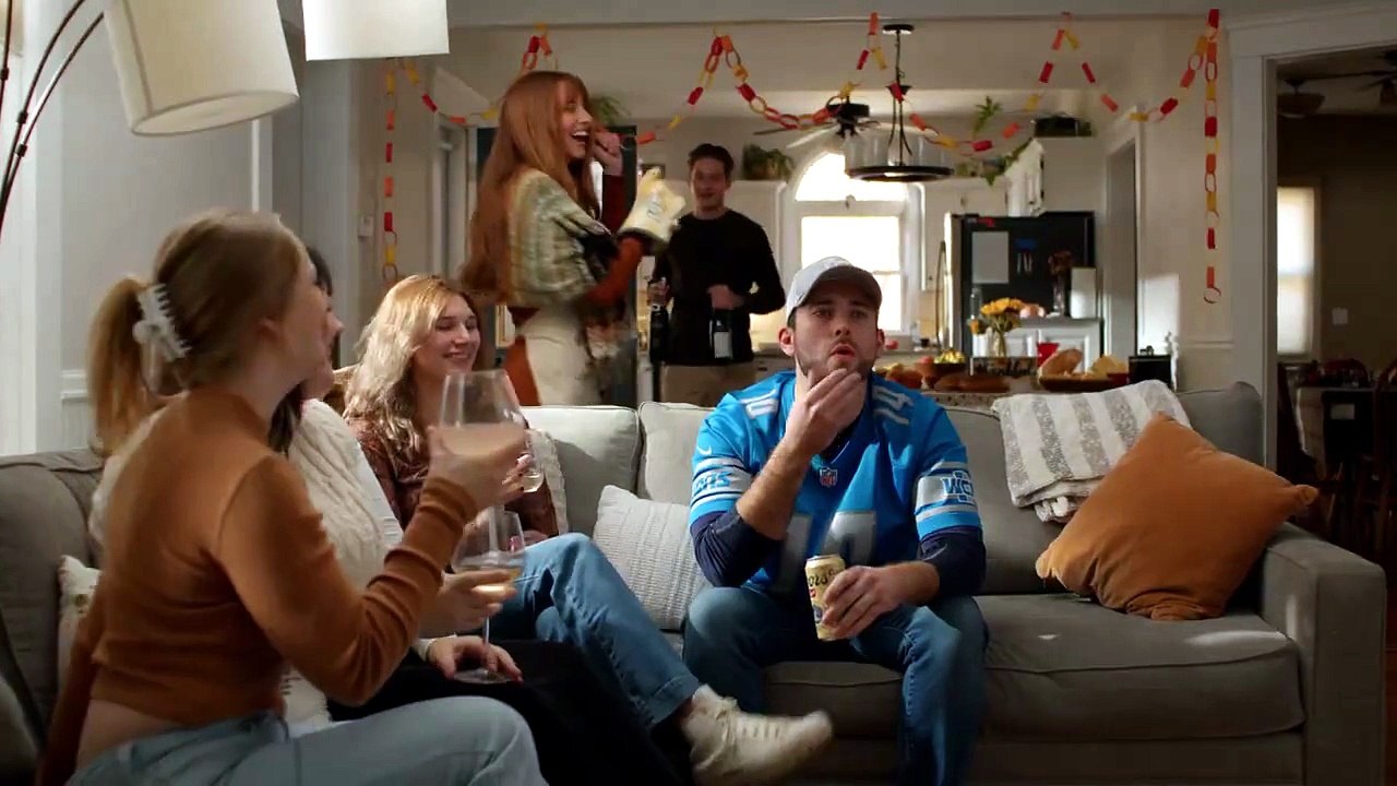 🦃 The Worst Friendsgiving Guest Ever… And He’s Obsessed With the Turkey! 😂😱 | Turkey Lover