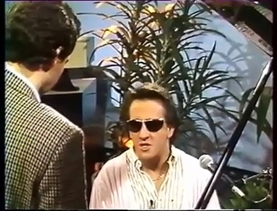 1985 - Johnny Hallyday - Reportage sur “Conseil de Famille” dans “Zénith” avec Gilbert Montagné et Michel Denisot (Canal+, 20 Décembre)