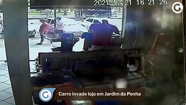 Motorista invade loja em acidente em Jardim da Penha, Vitória