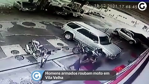 Dupla armada rouba moto e atira contra funcionário de posto em Vila Velha