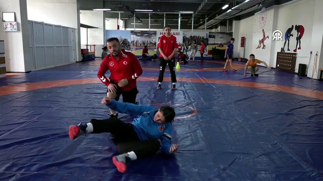 Ablasının başarısından esinlenerek başladığı güreşte Türkiye şampiyonu oldu | Ajansspor | AA