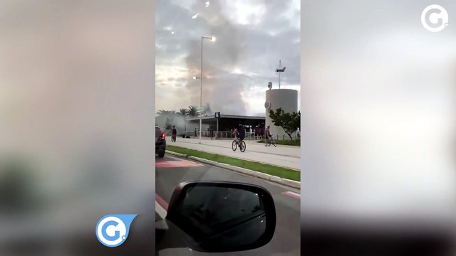 Muita fumaça! Bombeiros é acionado em quiosque na orla de Camburi