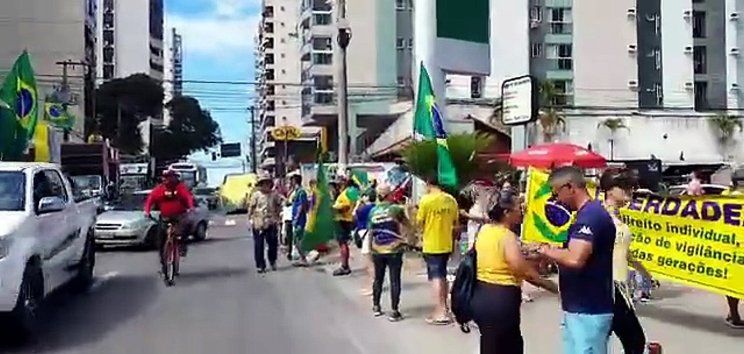 No Dia do Trabalhador, manifestantes fazem ato a favor de Bolsonaro em Vila Velha