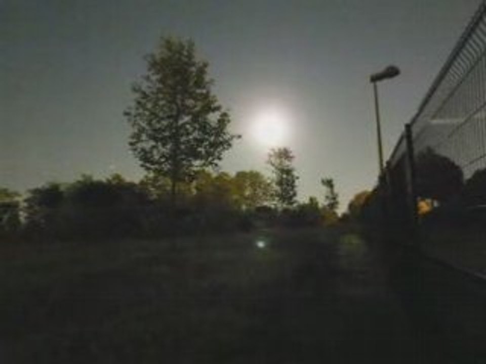 Toulouse, cité de l'Espace, une nuit de pleine lune