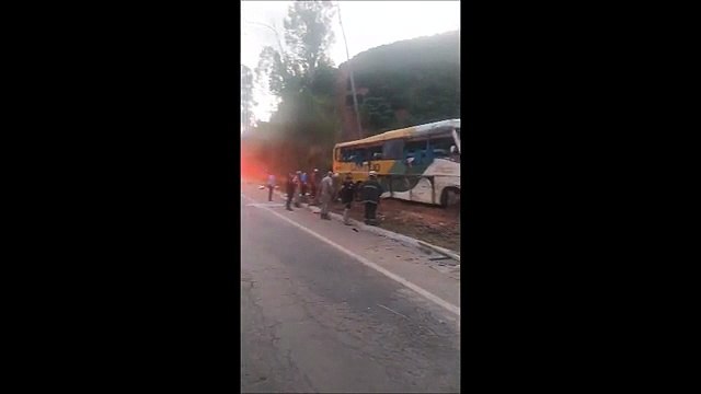 Acidente Entre Carro E ôNibus Deixa Mortos E Feridos Na Br 262 Em Ibatiba