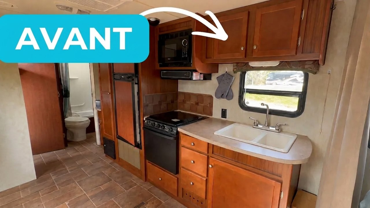 Tous ceux qui ont des meubles de cuisine démodés sont bluffés par cette rénovation ultra maligne