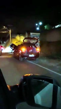 Acidente com três carros deixa quatro pessoas feridas em Cachoeiro