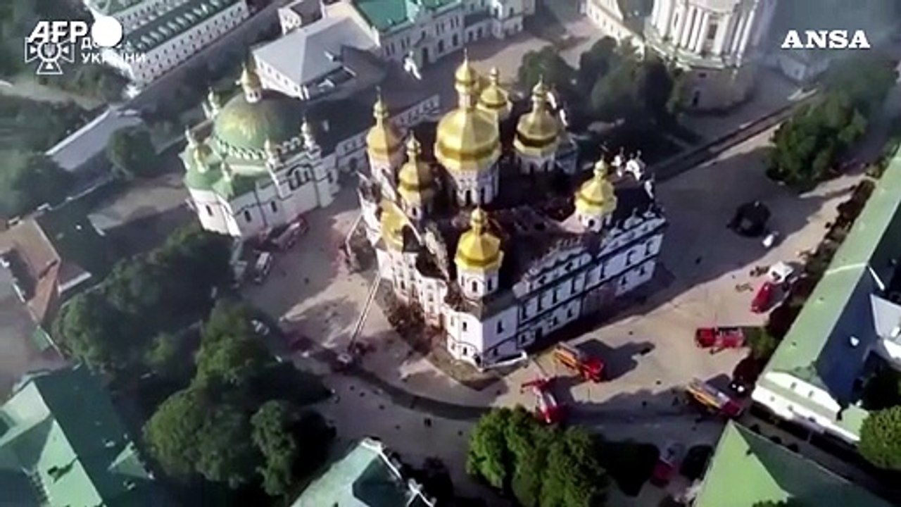 Kiev, le immagini aeree della cattedrale patrimonio Unesco dopo l'attacco russo