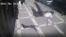 12 yaşındaki çocuk, güvercinlerle ilgilenirken 2'nci kattan düştü; o anlar kamerada