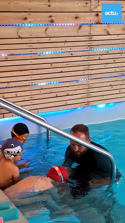 "Il ne faut que 30 secondes pour se noyer", à Orléans, ces enfants apprennent les réflexes qui sauvent