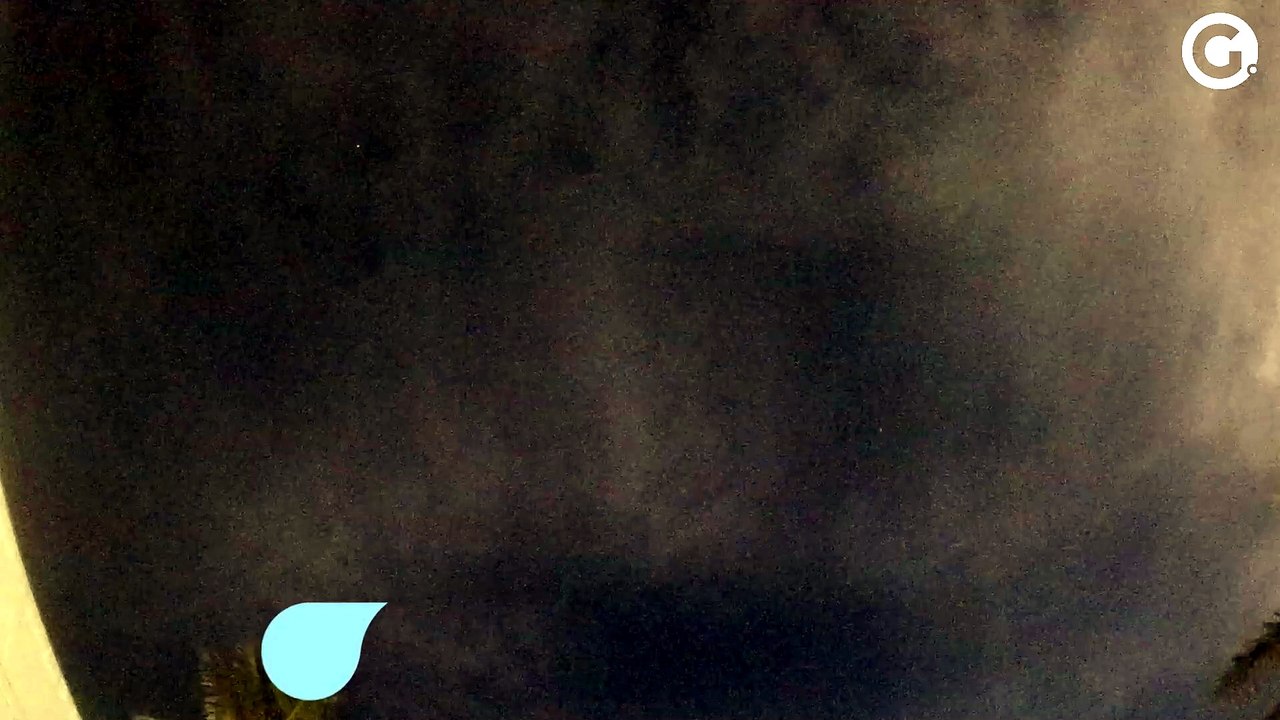 Meteoro brilhante é flagrado cruzando o céu de Vila Velha