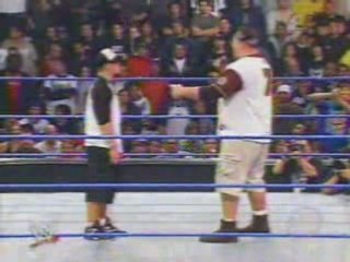 john cena mais un coup pied dan les...a big show