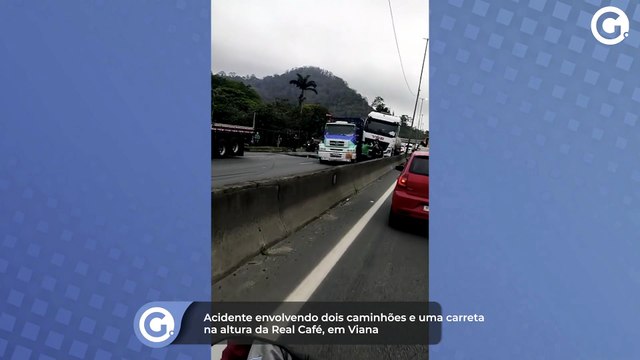 Acidente envolvendo dois caminhões e uma carreta na altura da Real Café, em Viana