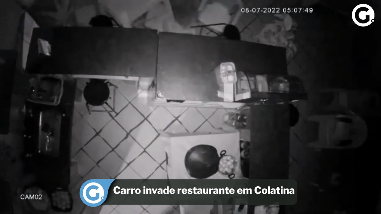 Carro invade restaurante em Colatina