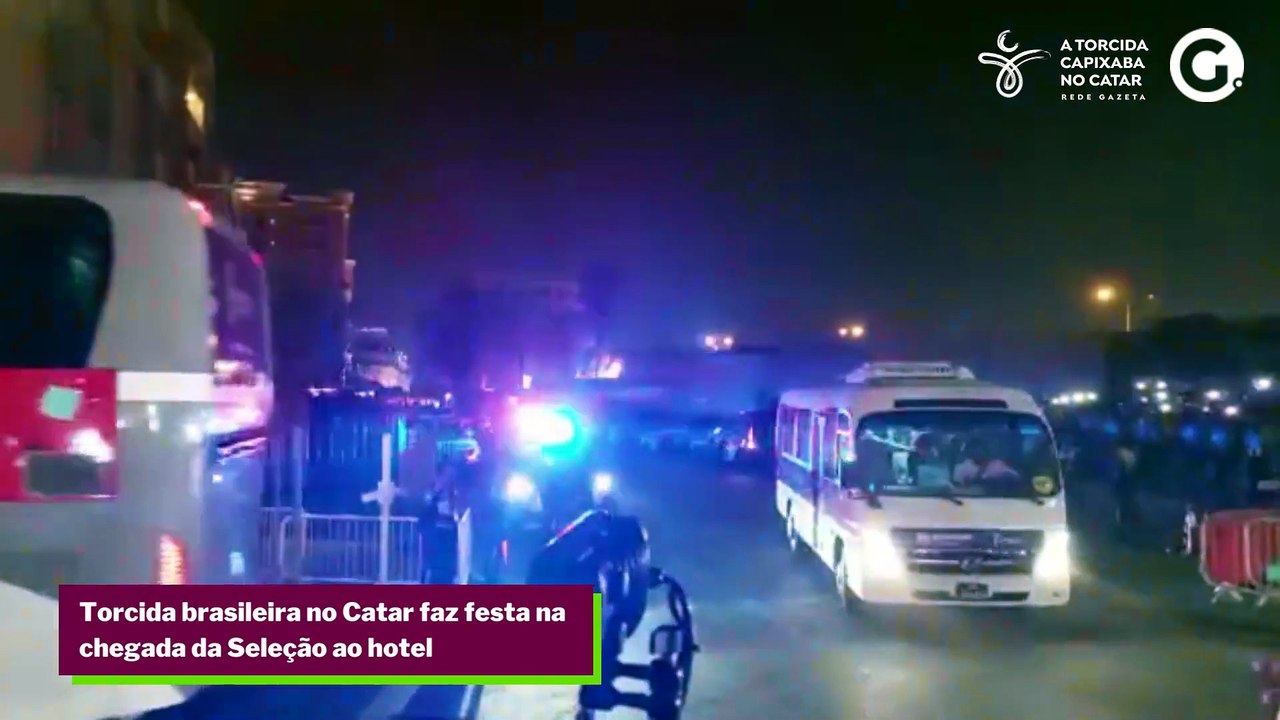 Torcida brasileira no Catar faz festa na chegada da Seleção ao hotel