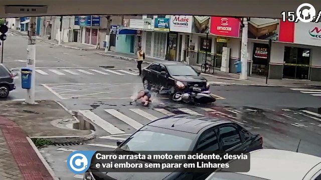 Carro arrasta a moto em acidente, desvia e vai embora sem parar em Linhares