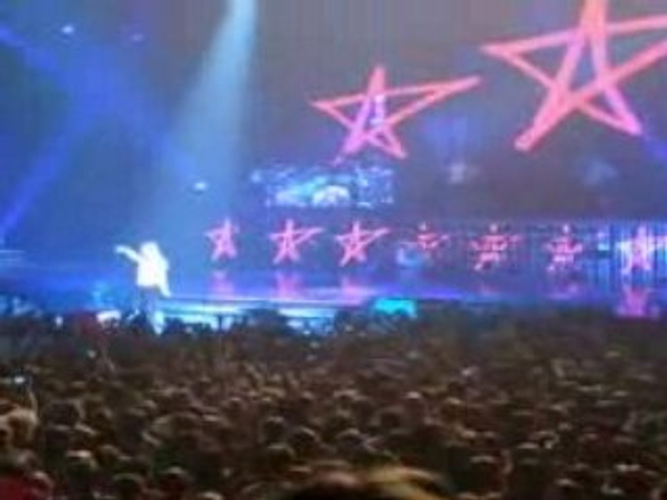 Avril lavigne - Skater Boy (Live Bruxelles)