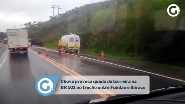 Chuva provoca queda de barreira no trecho da BR 101 entre Fundão e Ibiraçu