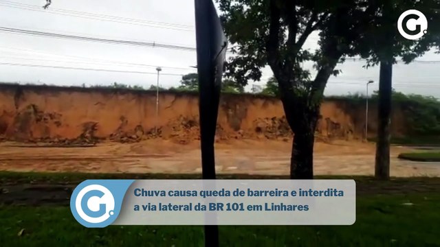 Chuva causa queda de barreira e interdita a via lateral da BR 101 em Linhares