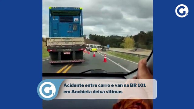 Acidente entre carro e van na BR 101 em Anchieta deixa vítimas
