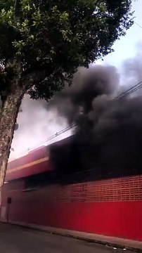 Incêndio atinge supermercado em Jardim da Penha