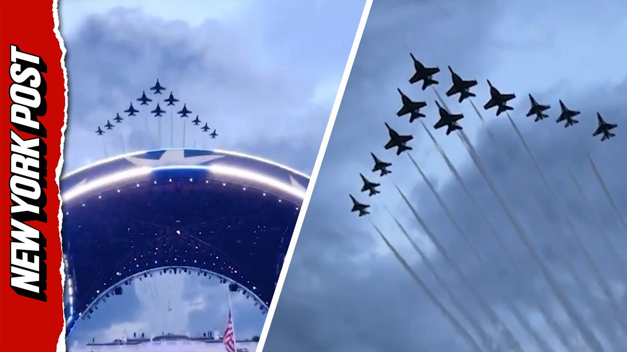 US Air Force Thunderbirds and US Navy Blue Ange...