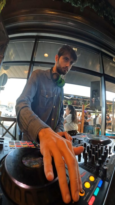Je sais pas si je doit rire ou pleurer 😅 . #dj#trend#fyp#dealer#michi