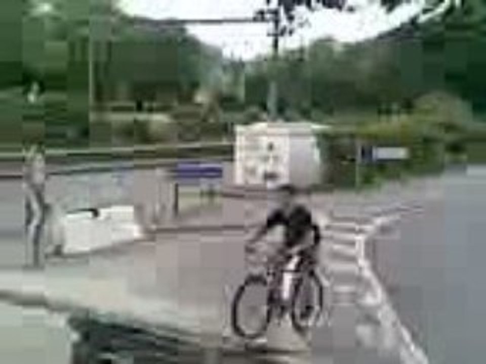Thomas au dessus du panneau