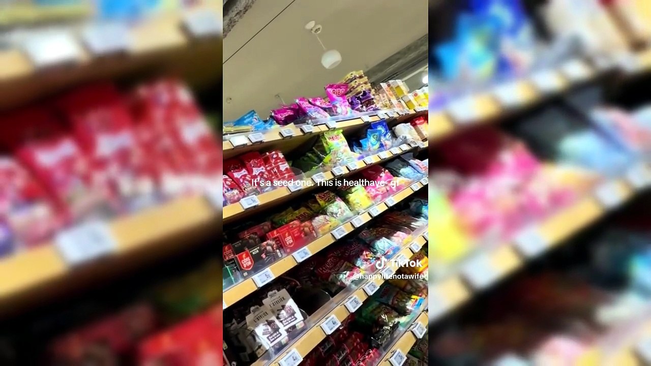 Jannik Sinner paparazzato al supermercato con Laila Hasanovic, il video diventa virale