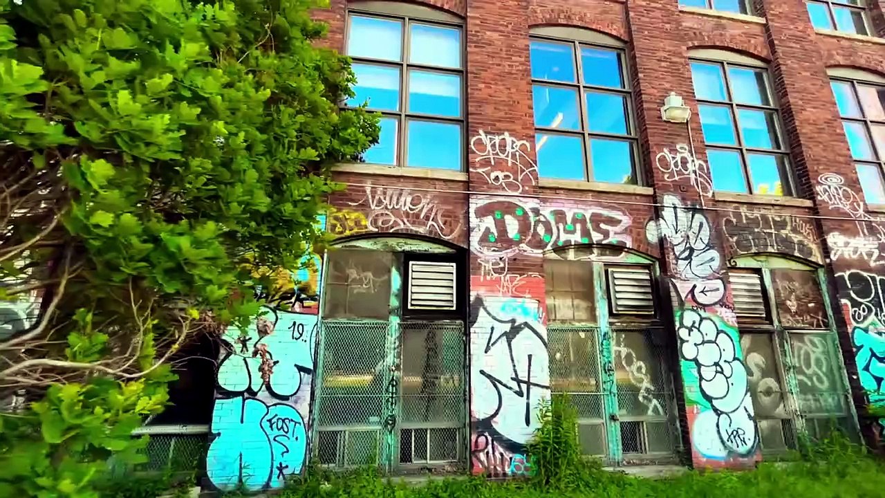 Pourquoi ce quartier est RECOUVERT de GRAFFITIS ?
