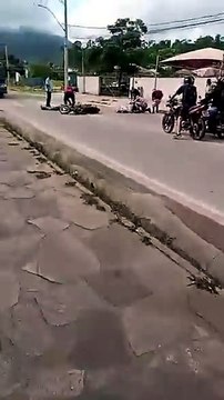 Bombeiro é atropelado por motociclista em Cachoeiro de Itapemirim