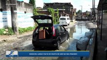 Buracos, lama e falta de coleta de lixo na Rua Fragoso
