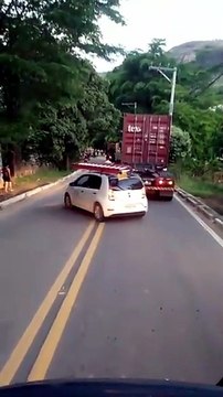 Motociclista morre em acidente com caminhão em Pancas
