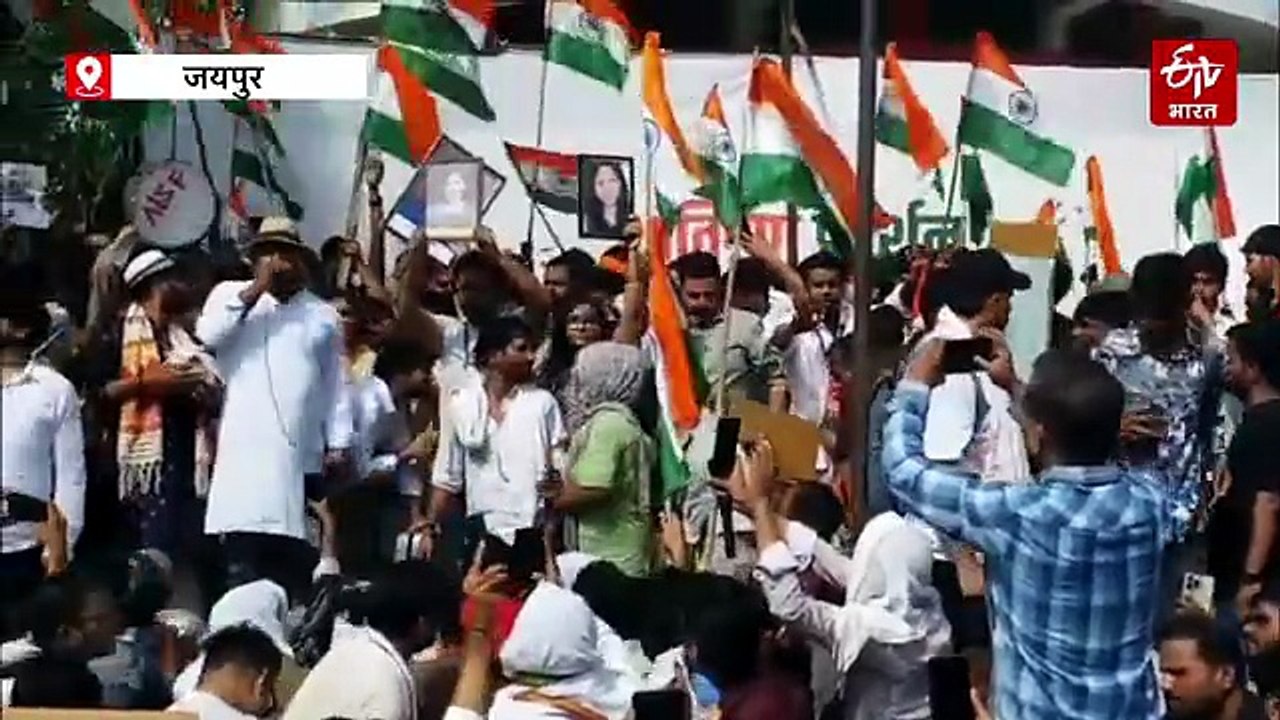 कॉकरोच जनता पार्टी के प्रदर्शन में बवाल, संस्थापक अभिजीत दीपके को युवकों ने मारा थप्पड़