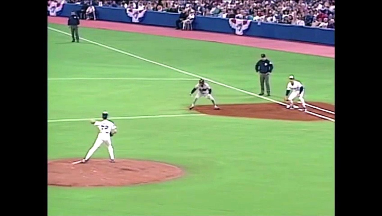 Jimmy Key (TOR) picks off Otis Nixon at first base (1992 World Series Game 4)