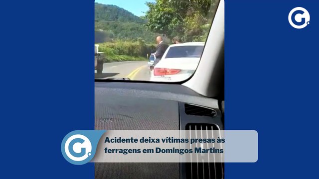 Acidente deixa vítimas presas às ferragens em Domingos Martins