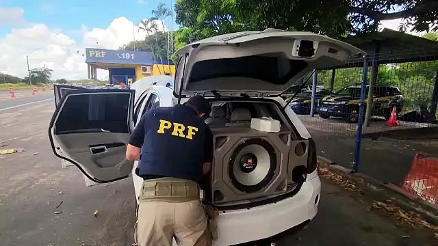 PRF apreende drogas escondidas dentro de carro em Linhares
