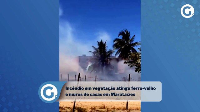 Incêndio em vegetação atinge ferro-velho e muros de casas em Marataízes