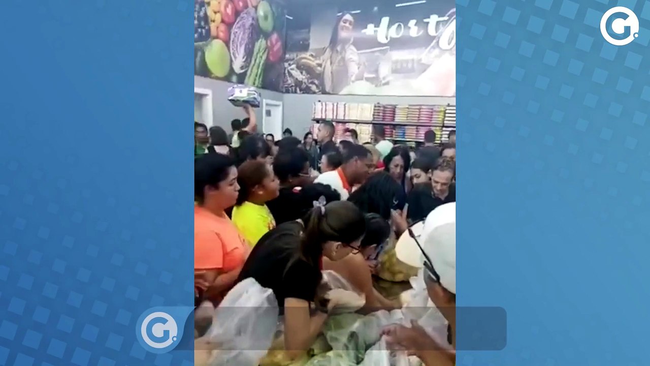 Multidão na inauguração de supermercado em Cachoeiro