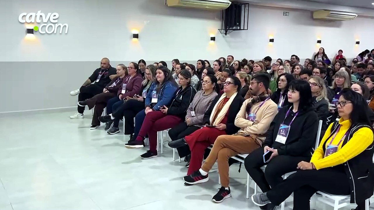 Professores mantêm indicativo de greve e aprovam ato público para o dia 25 de junho