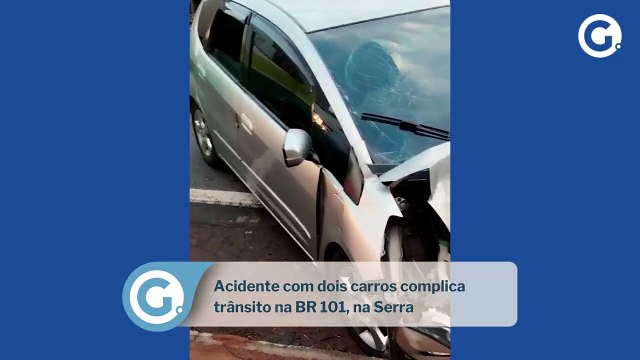 Acidente com dois carros complica trânsito na BR 101, na Serra