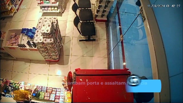 Suspeitos arrombam porta e assaltam farmácia em Vila Velha