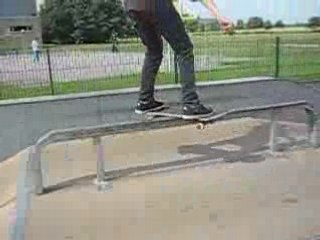 Moi  Boardslide