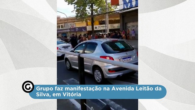Grupo faz manifestação na Avenida Leitão da Silva, em Vitória