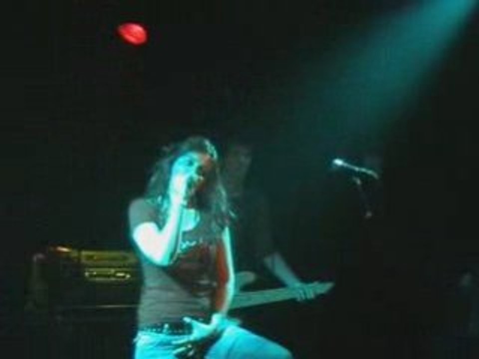 ' lord of the boards '  Good Things end live @ 013 MTV