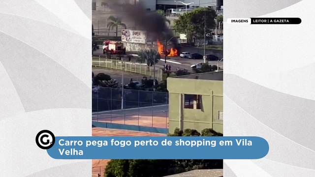 Carro pega fogo perto de shopping em Vila Velha