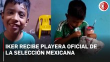 Iker recibe playera oficial de la Selección Mexicana tras crear su propio uniforme con estampitas